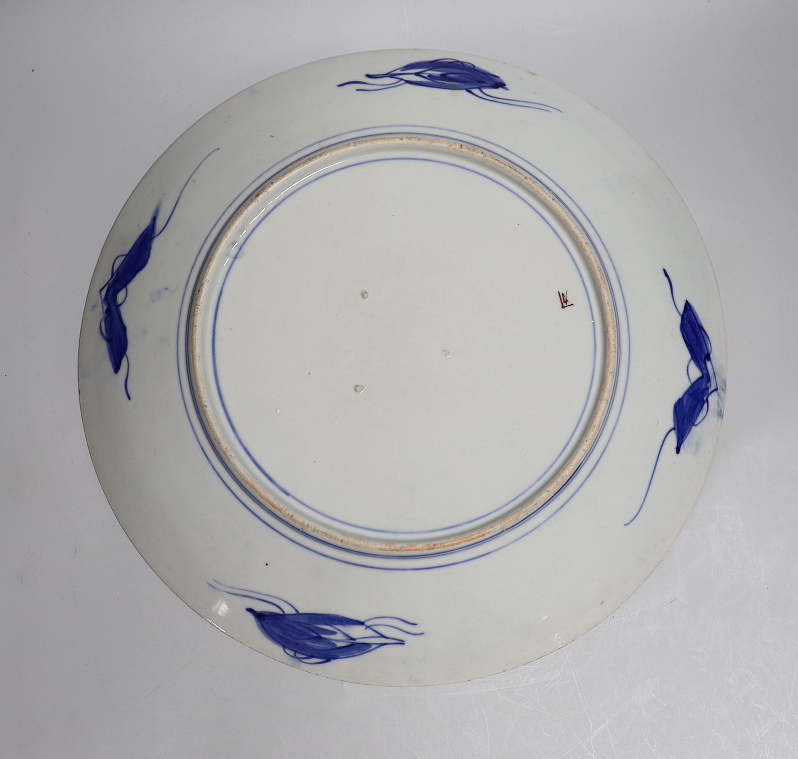 A large Imari charger and cloisonne box, charger 40cms diameter